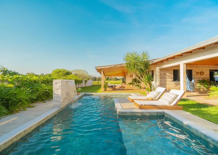 Casa de Campo Mimosa Flor- 4quartos, 3banheiros, 15 minutos das Cataratas e Aeroporto, piscina, churrasqueira, bilhar, espaço ao ar livre privativo, calmo e tranquilo
